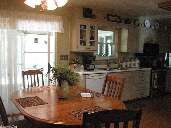 4th image of 22 Saginaw Cir