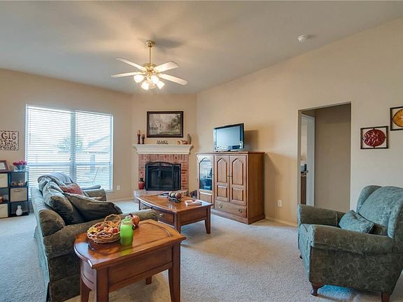 5th image of 4421 Emerald Leaf Dr
