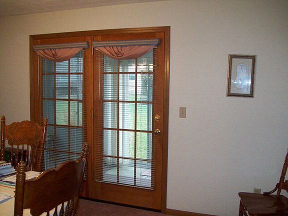2nd image of 937 Oak Grove Ave