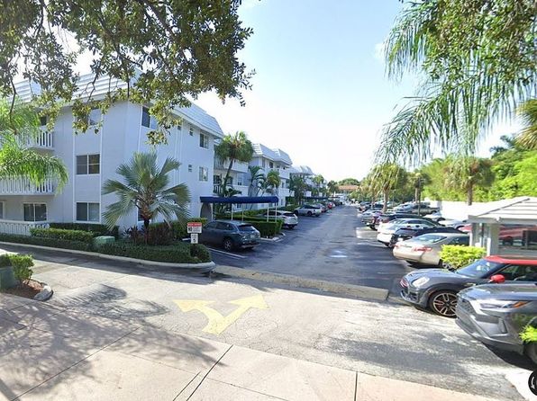 100 Edgewater Dr