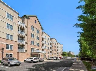 2203 Windsor Park Ct, Englewood, NJ 07631