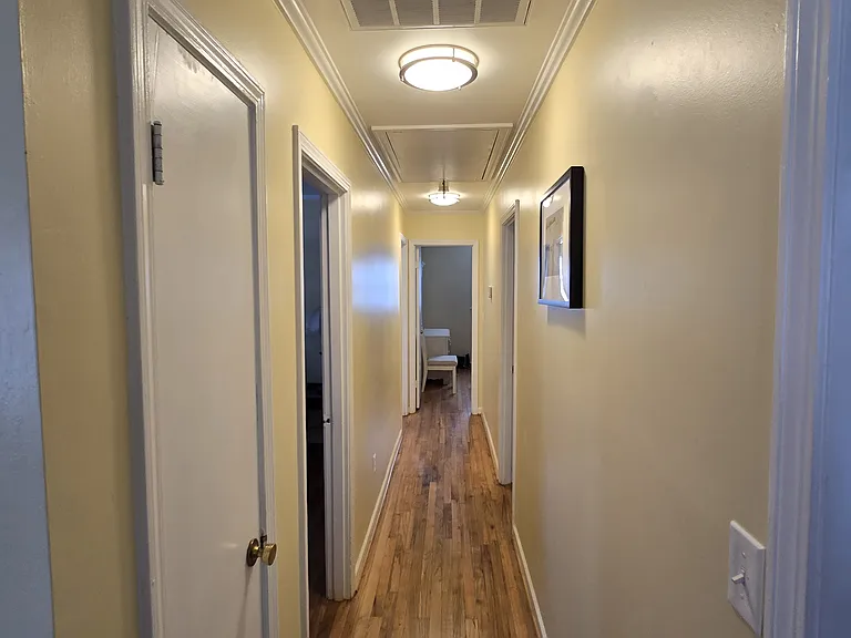 242 W Castle Dr — Photo 6