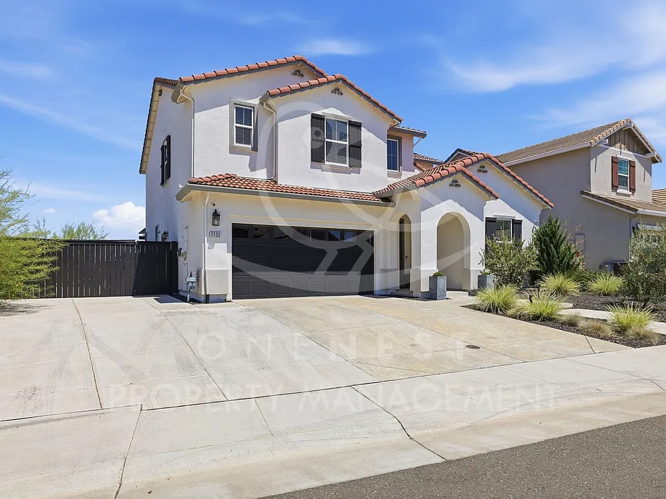 2532 Eastridge Dr