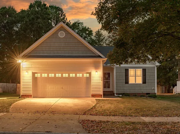 208 Autumn Glen Ln, Holly Springs, NC 27540