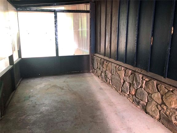 5th image of 261 Steep Ln