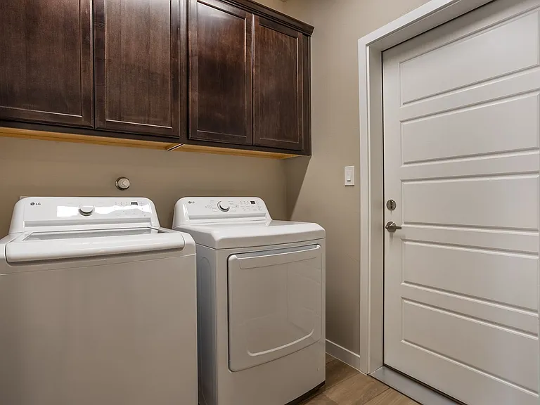 7701 Majesty Ct NW — Photo 18