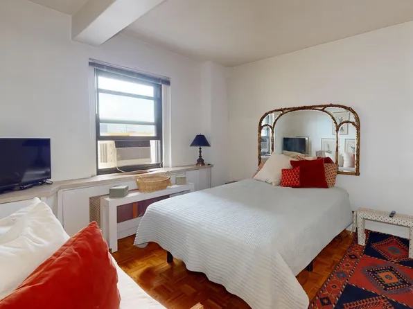 2166 Broadway image 9 of 10