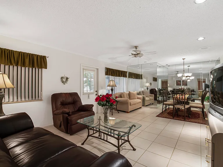 417 Pine Glen Ln #D-2 — Photo 3