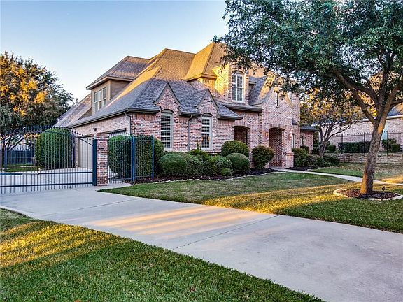 3rd image of 318 Oaklawn Dr