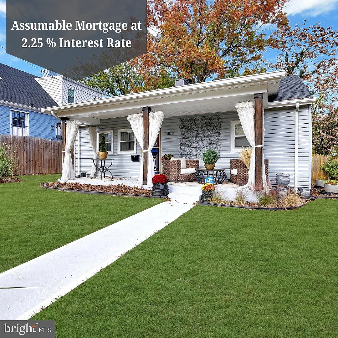 5104 Brooks St NE photo 1