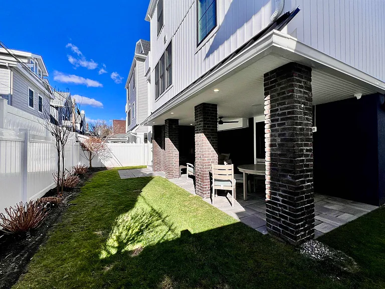 16A S Fredericksburg Ave — Photo 53
