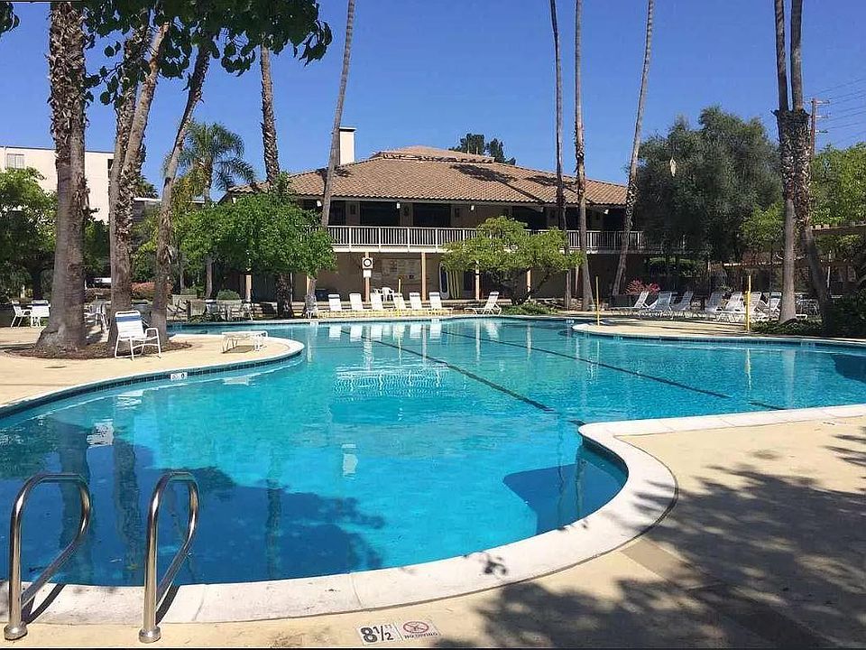 1st image of 310 N Civic Dr APT 313