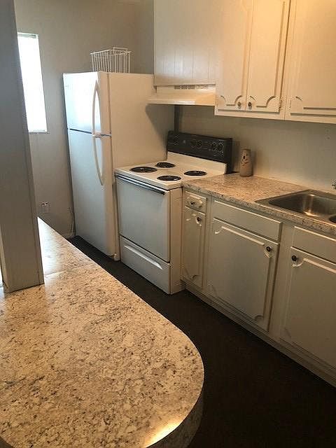 1st image of 569 E North 16th St