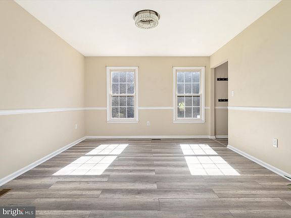 4th image of 4 Willow Glen Ct