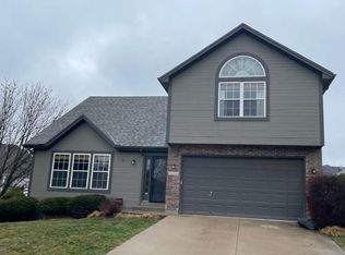 1113 SE Ridgewood Ct, Blue Springs, MO 64014