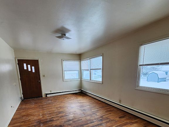 3rd image of 837 Rainbow Dr #B