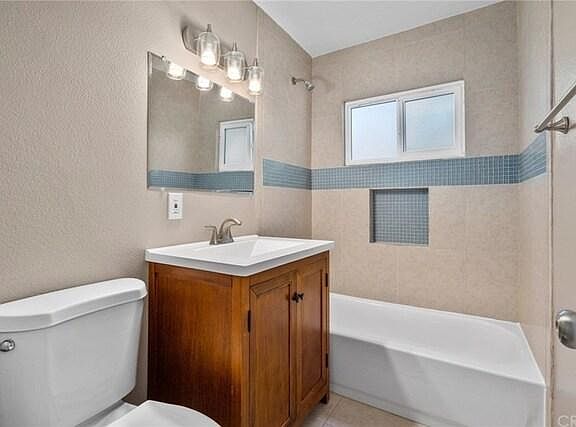 4th image of 2040 Orange Ave #B