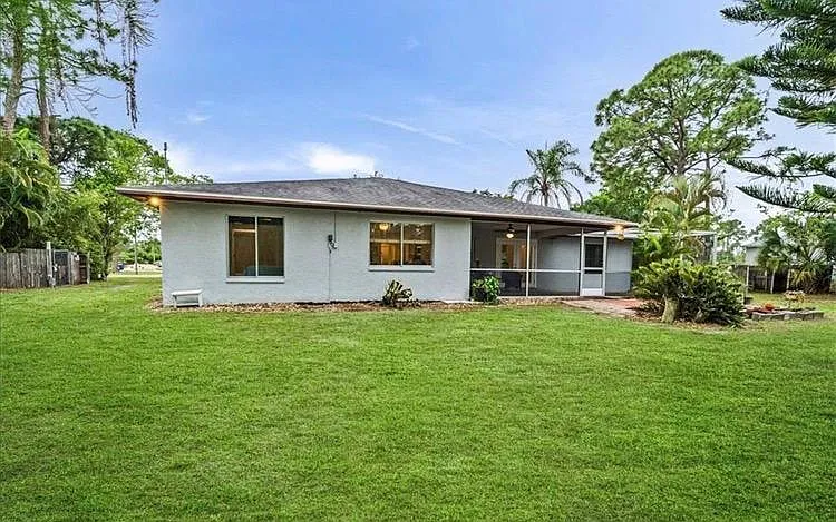 19208 Murcott Dr E — Photo 15