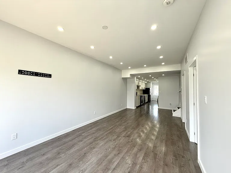 403 Chaffey St — Photo 11