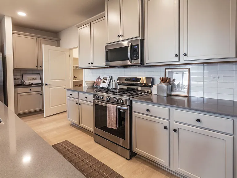 800 Galloway Dr — Photo 16