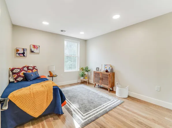 623 38th Street image 17 of 24