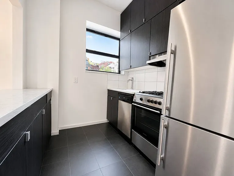 29 Brooklyn Ave #1R — Photo 14