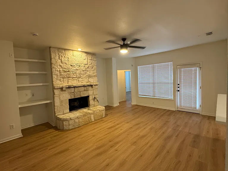 1823 Bur Oak Dr — Photo 13