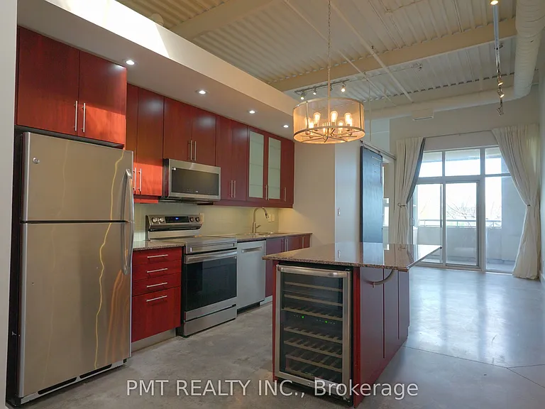 550 Hopewell Ave #302 — Photo 2