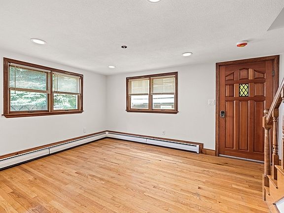 3rd image of 352-352R Somerville Ave