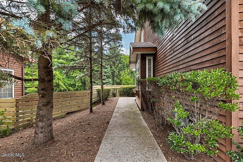 2nd image of 6 Tracey Court