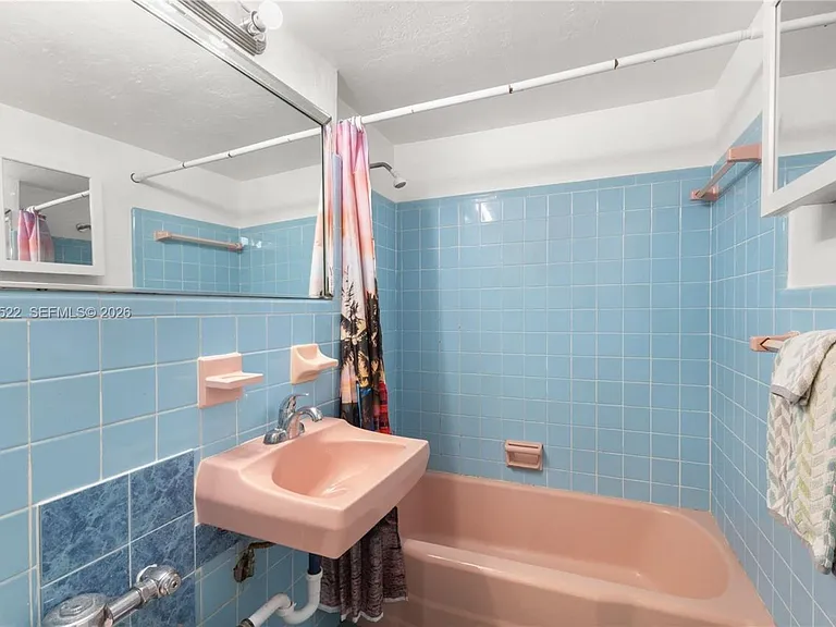 255 W 24th St #432 — Photo 11