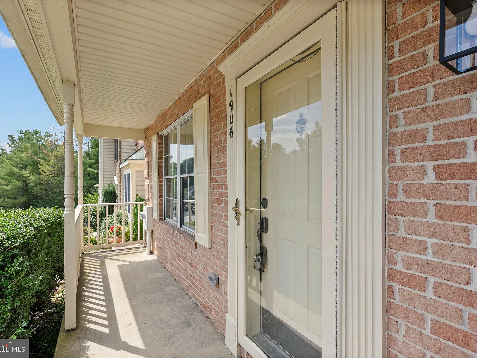 3 bed, 2.5 bath, 2300 sqft, $2,900 — Photo 3