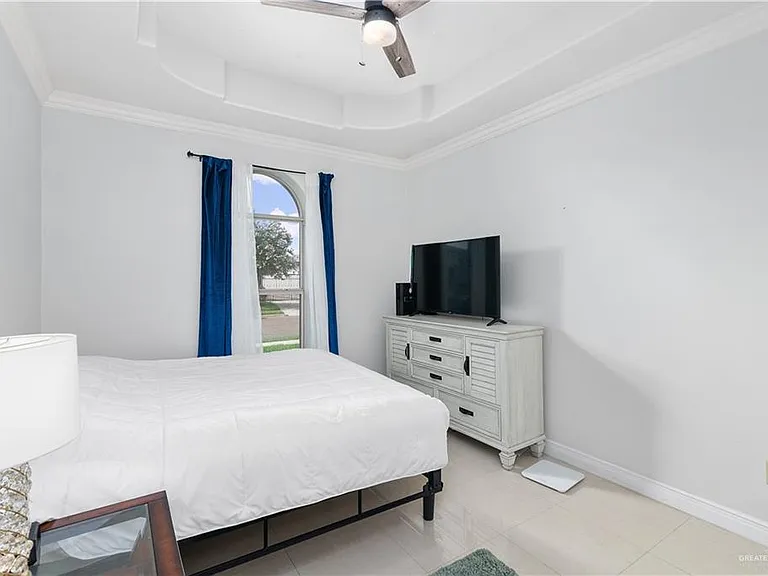 2401 W Rhin Dr — Photo 15