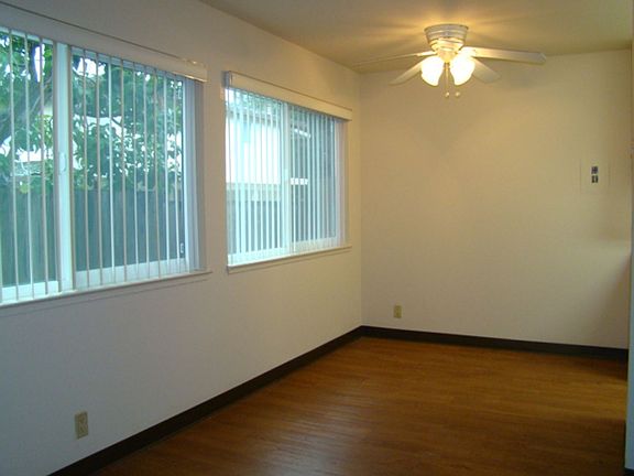 4th image of 713 Golden Oak Dr APT 4