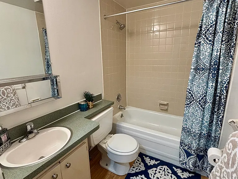 Sunrise Efficiency Apartments — Photo 12