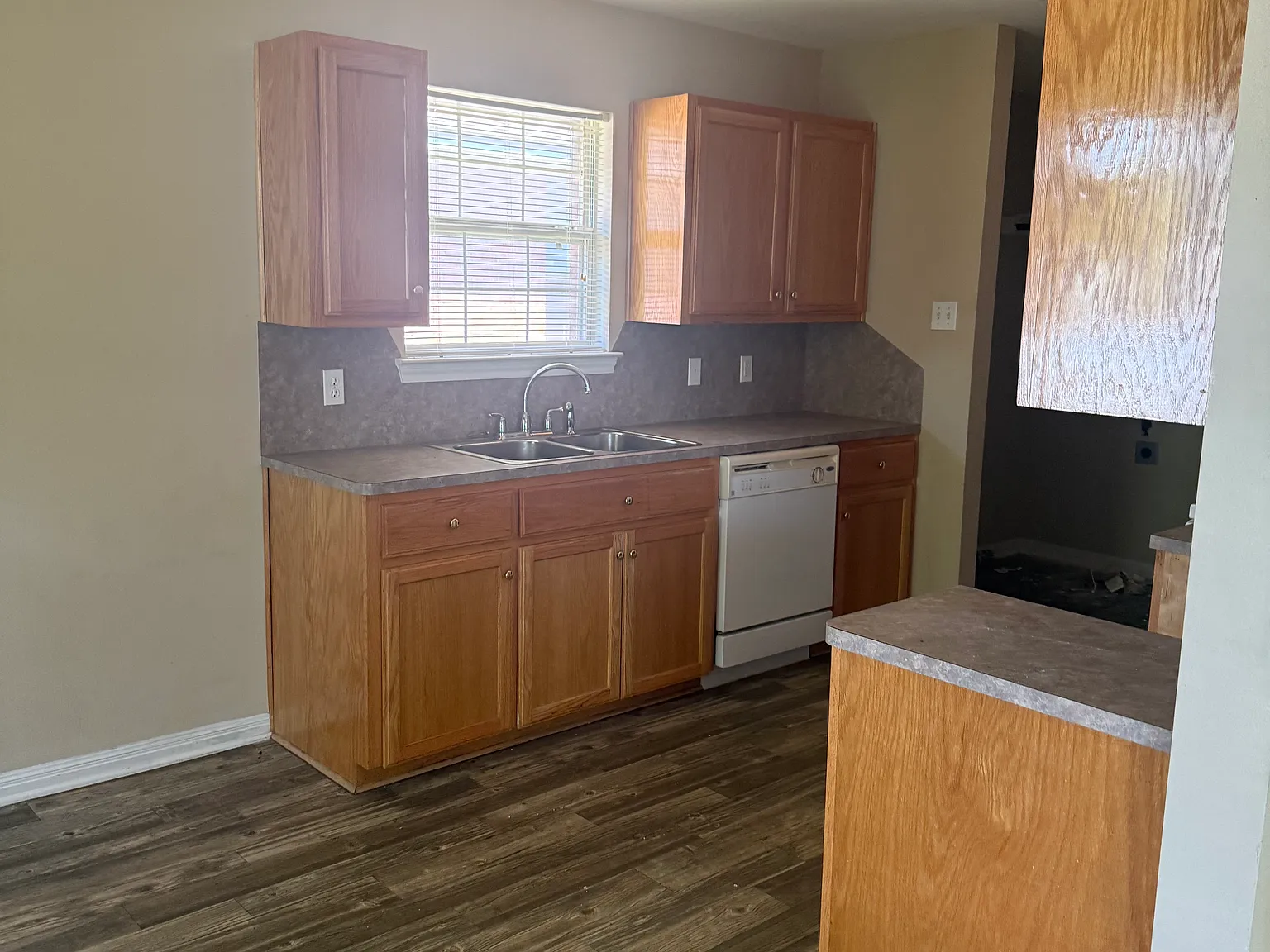 3 bed, 1072 sqft, $1,500 — Photo 3