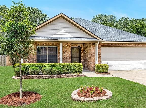 2nd image of 2916 Castlebend Dr