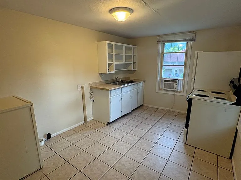 706 Washington Ave #2 — Photo 3
