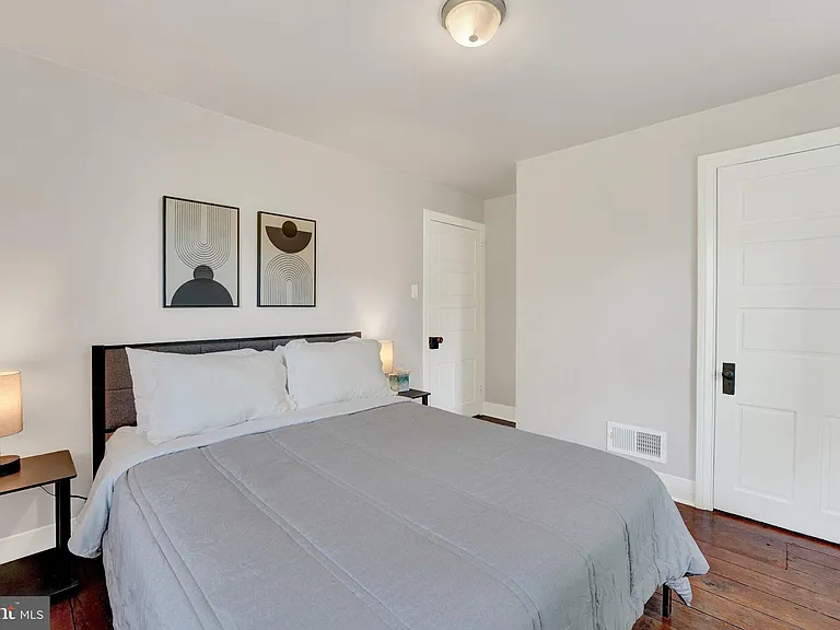 211 Gale Ln — Photo 25