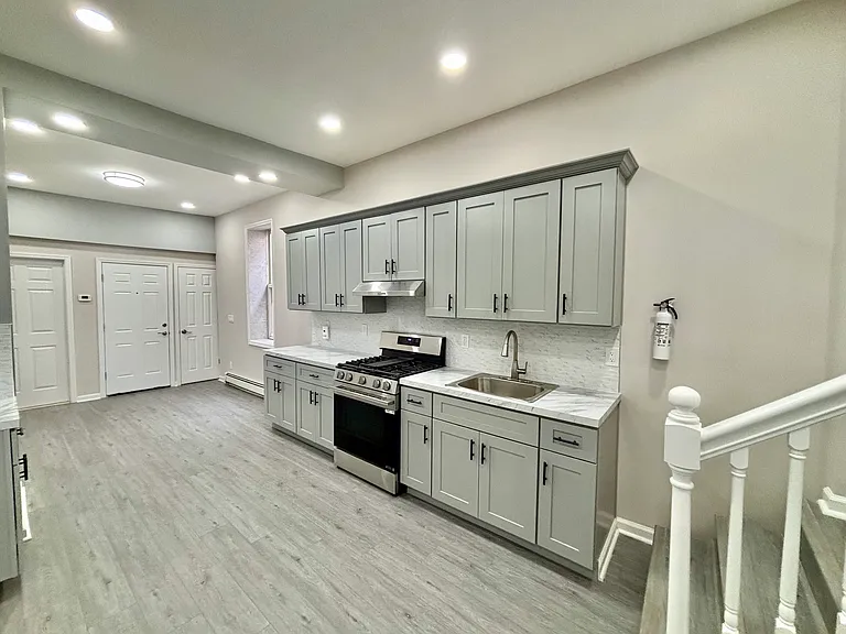 127-129 Fulton St #1 — Photo 9