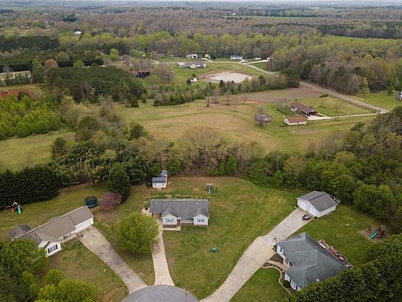 3rd image of 839 Meadow Hill Ct