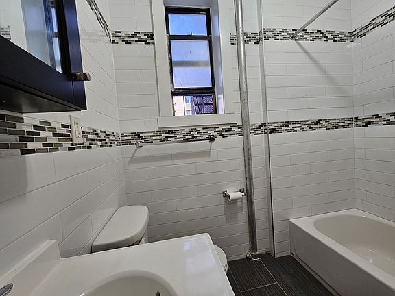 4th image of 520 E 21st St APT 4B