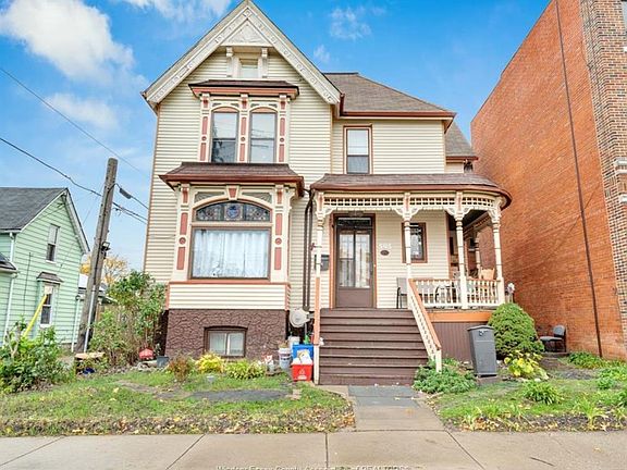 2nd image of 595 Cataraqui St