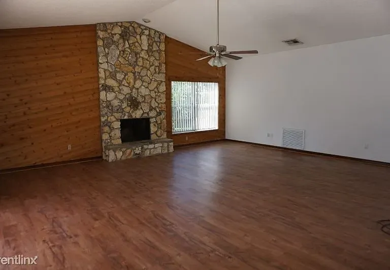 8011 Gillette Ct — Photo 4