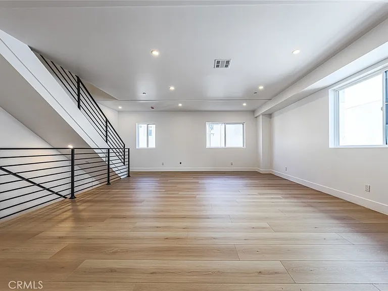 1237 N Orange Dr #B — Photo 17