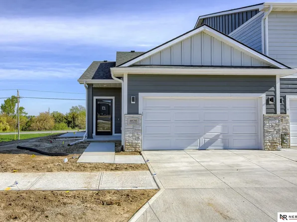 4634 Schilling Ct, Papillion, NE 68133