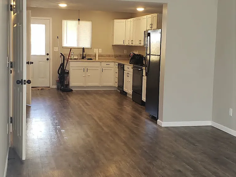 408 E 2nd St #1 — Photo 2