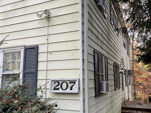 2nd image of 207 Monte Vista Ave