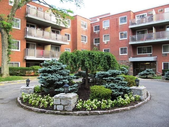 1st image of 372 Central Park Ave 4c #4C