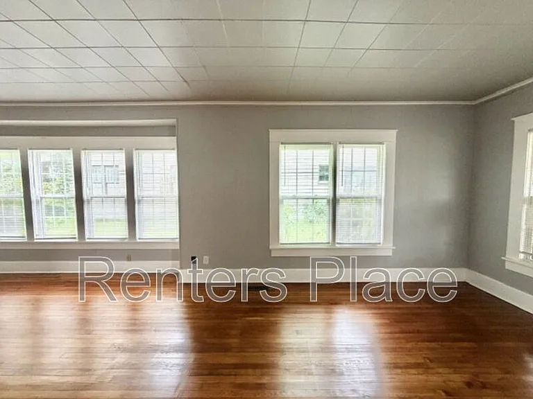 204 S Birch St — Photo 4